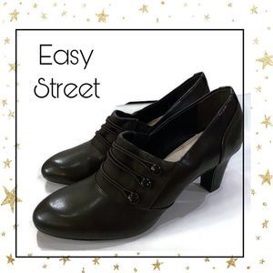 Easy Street Brown Slip-on Heels 10